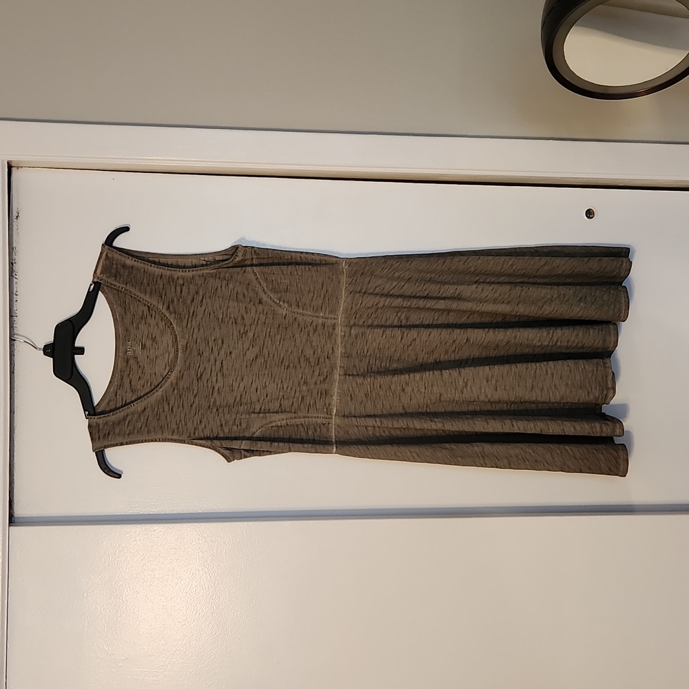 Sleeveless dress